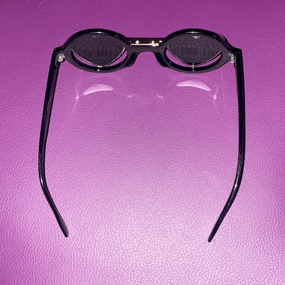 CUTE BRAND NEW Heart-Shaped Sunglasses - Picture 4 of 5